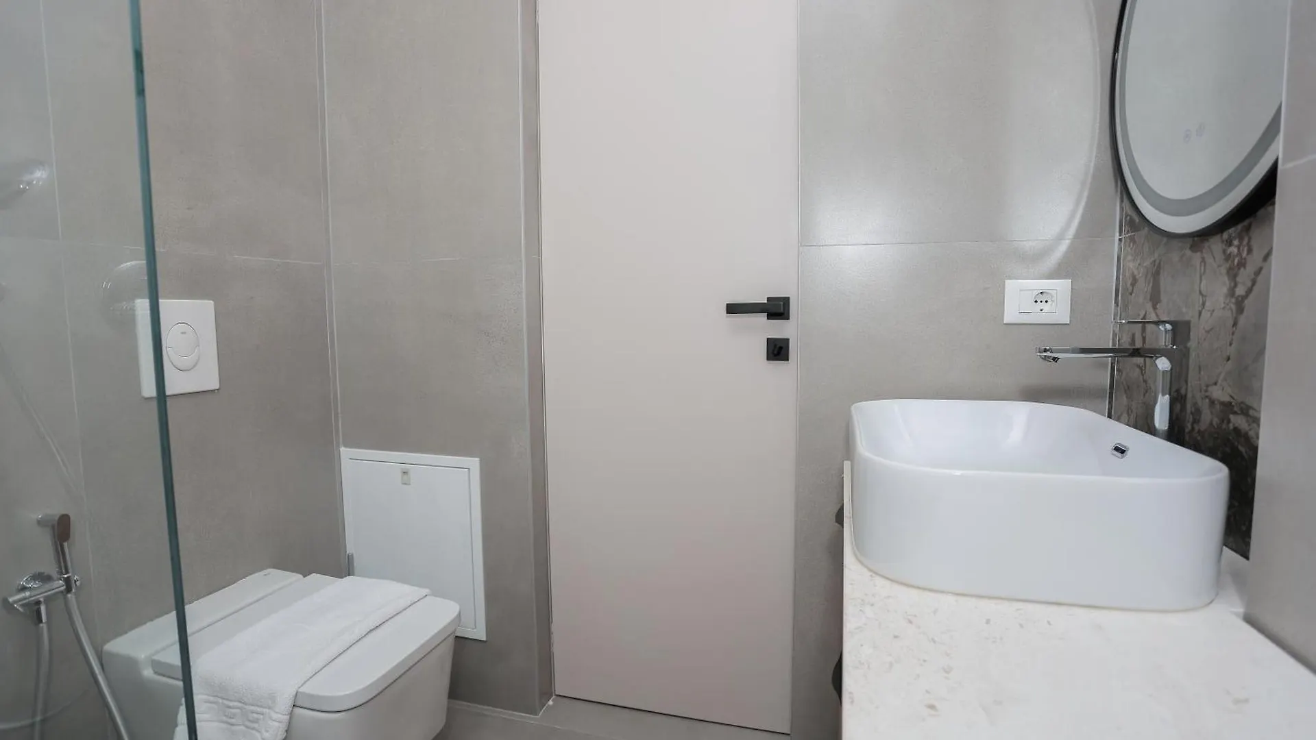Exclusive Luxury Apartments & Free Parking Tirana 0*,  Albania