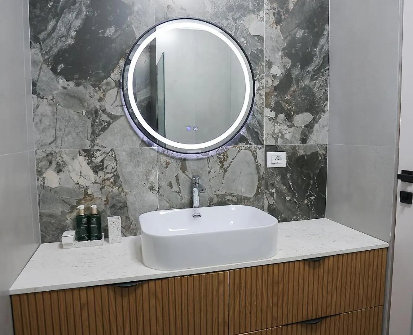 Exclusive Luxury Apartments & Free Parking Tirana